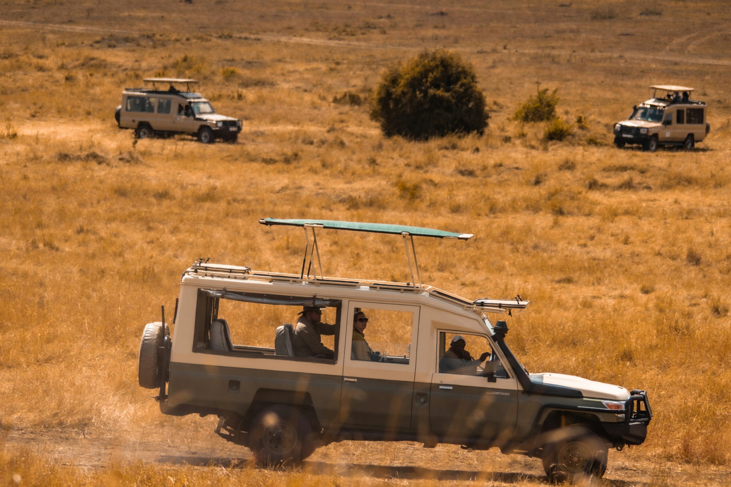4 x 4 safari land cruiser used for group joining safaris