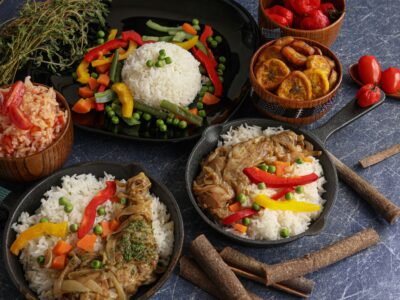 keesha-s-kitchen-eaSIzdS8pv0-unsplash (1) Picnic safari food dining set up in Africa