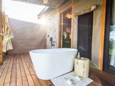 bath tub of olkupei mara luxury tent