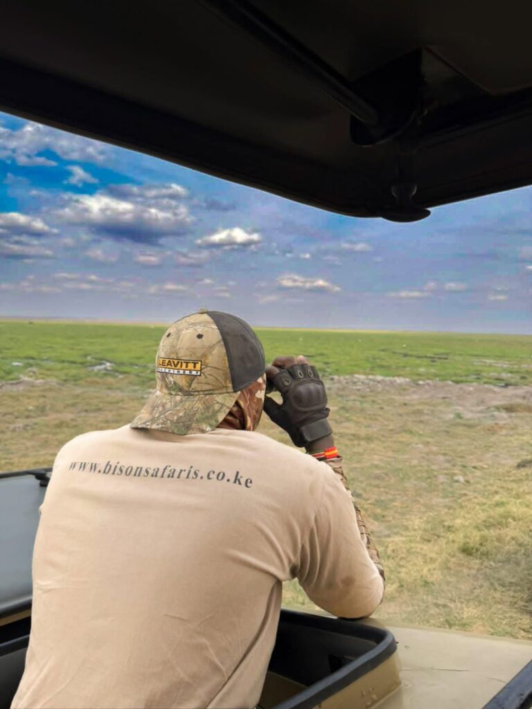 Safari Guide Skills: How Guides Read the African Bush Like a Book